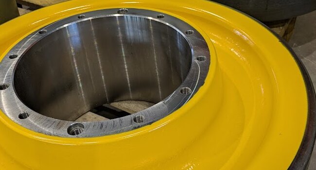 Verniciatura a polvere su componenti industriali